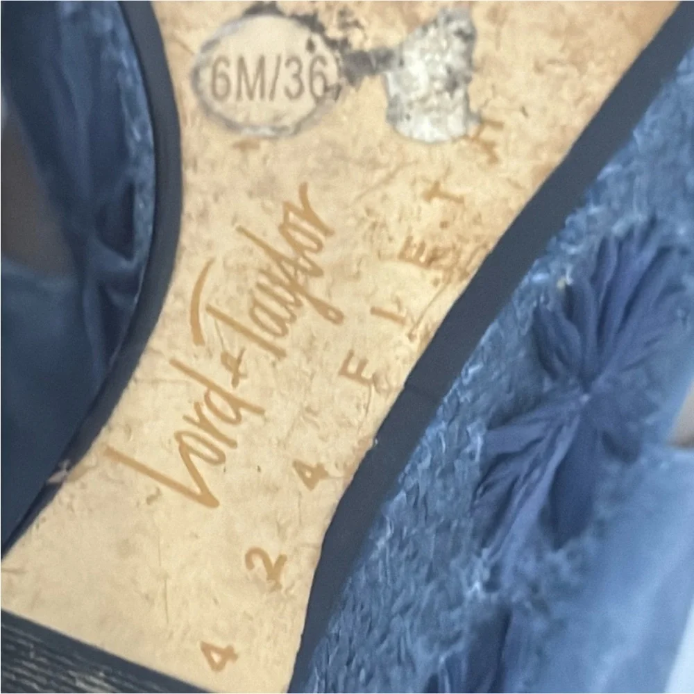 Authentic Lord & Taylor designer denim blue suede espadrille wedges sandals sz 6